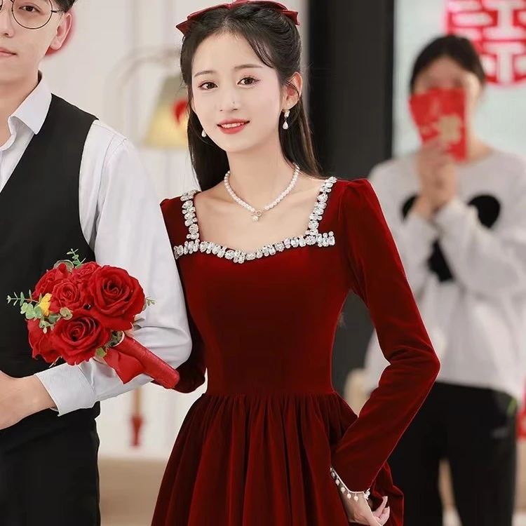 大气敬酒服新娘丝绒酒红色订婚礼服连衣裙高级感平时可穿回门263