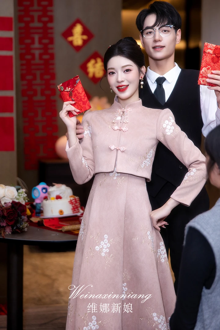 粉色敬酒服新娘2024新款新中式秋冬毛呢订婚礼服连衣裙回门服套装