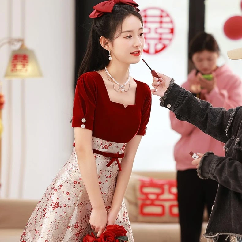 回门服敬酒服新娘高级感小个子酒红色订婚礼服方领大气显白303