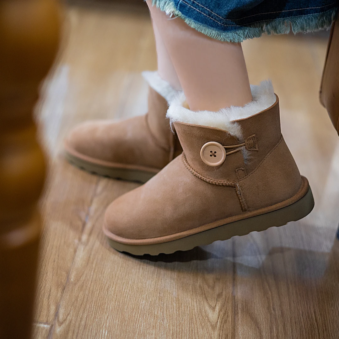 QICHENG/起程隆丰出品木扣款女士保暖皮毛一体短筒雪地靴  LZ563M