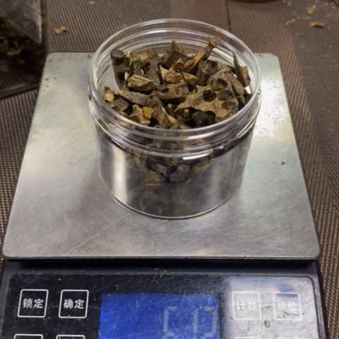 沉香木手把件用****3海南张勺子品种碎料