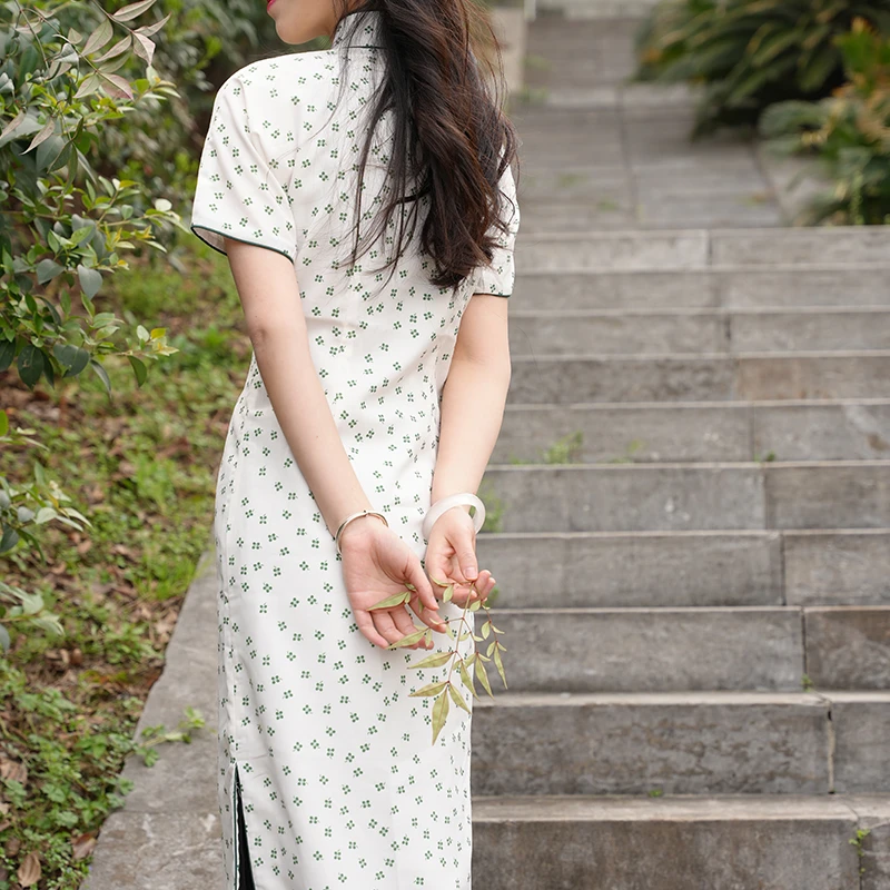 四叶草玲珑缎长旗袍浅色印花素雅三分连袖清爽新中式连衣裙气质