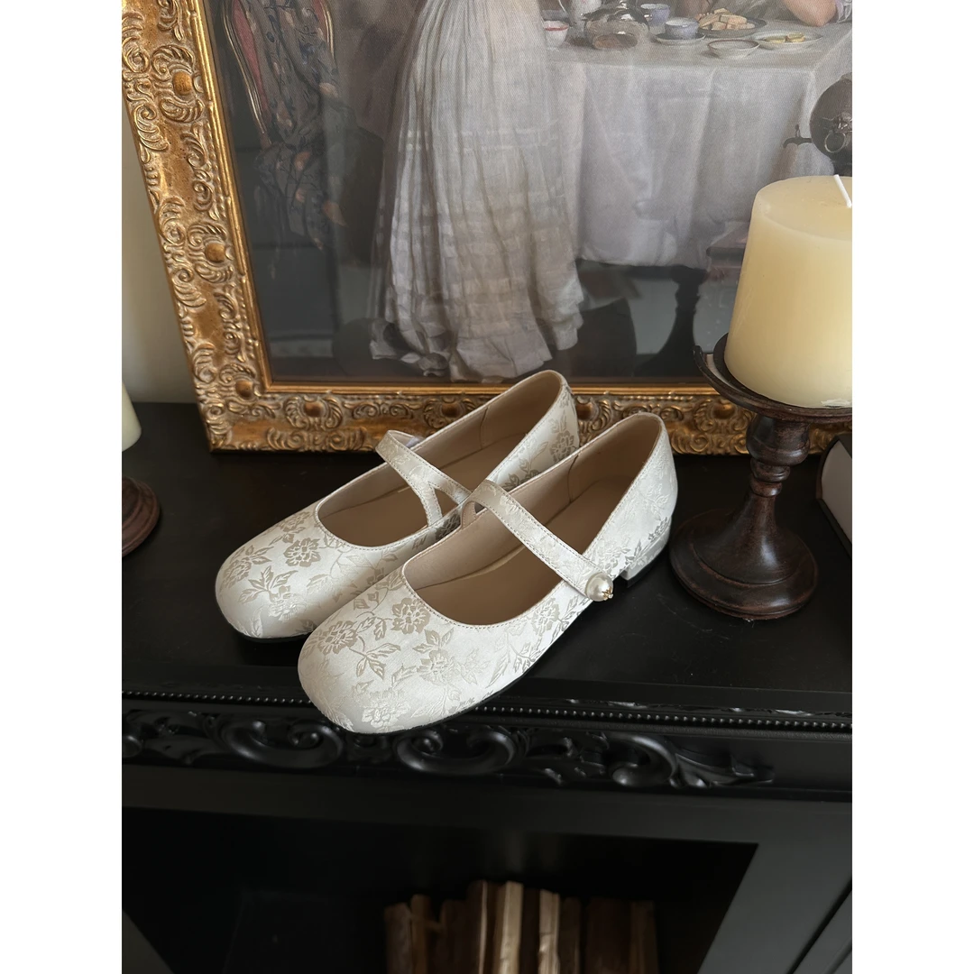 春季新中式刺绣缎面方头浅口一字带低跟玛丽珍单鞋国风提花清冷感