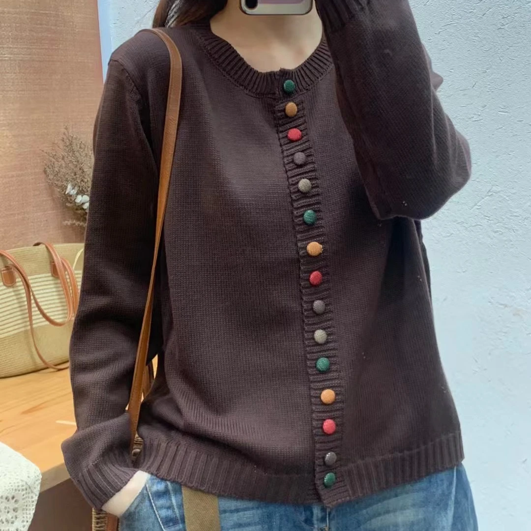 2618彩扣长袖圆领棉线开衫时尚百搭