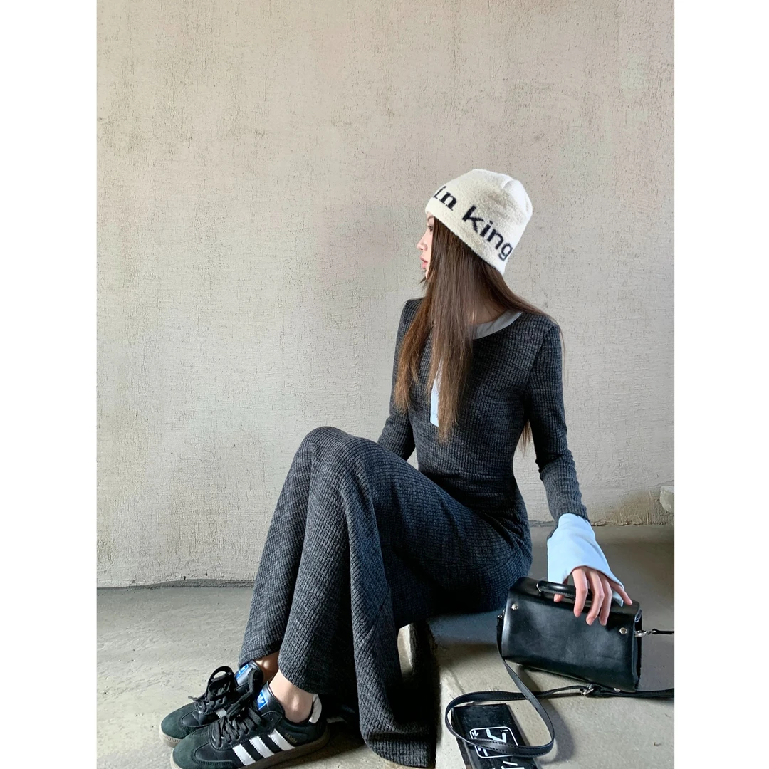 秋款气质时尚长袖连衣裙女V领高级感撞色袖底打底针织连衣裙z308