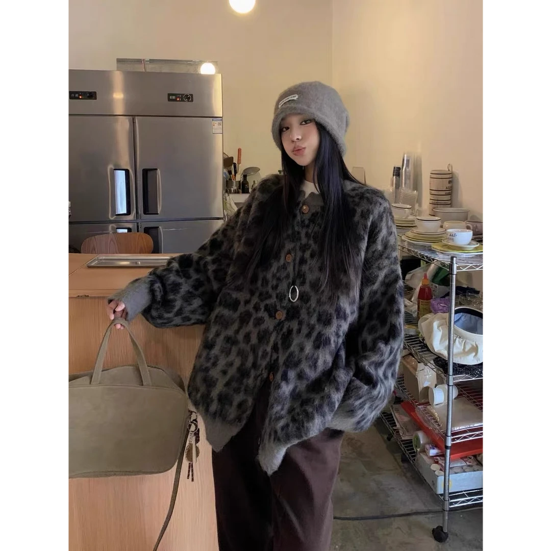 秋季时尚温柔小野豹软糯针织开衫毛衣慵懒风宽松休闲豹纹外套z298