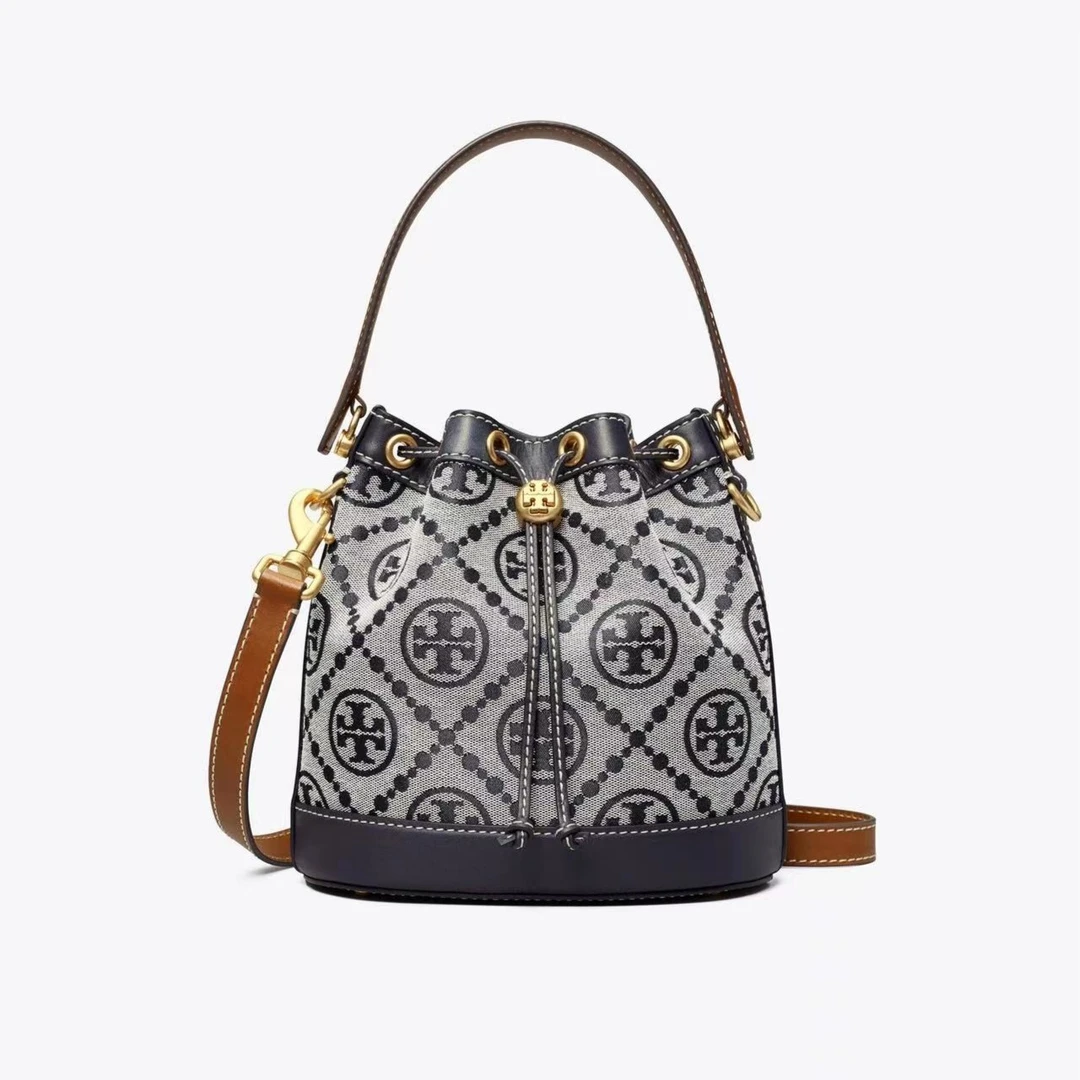 99新 TORY BURCH/汤丽柏琦 T Monogram 老花抽绳大水桶包