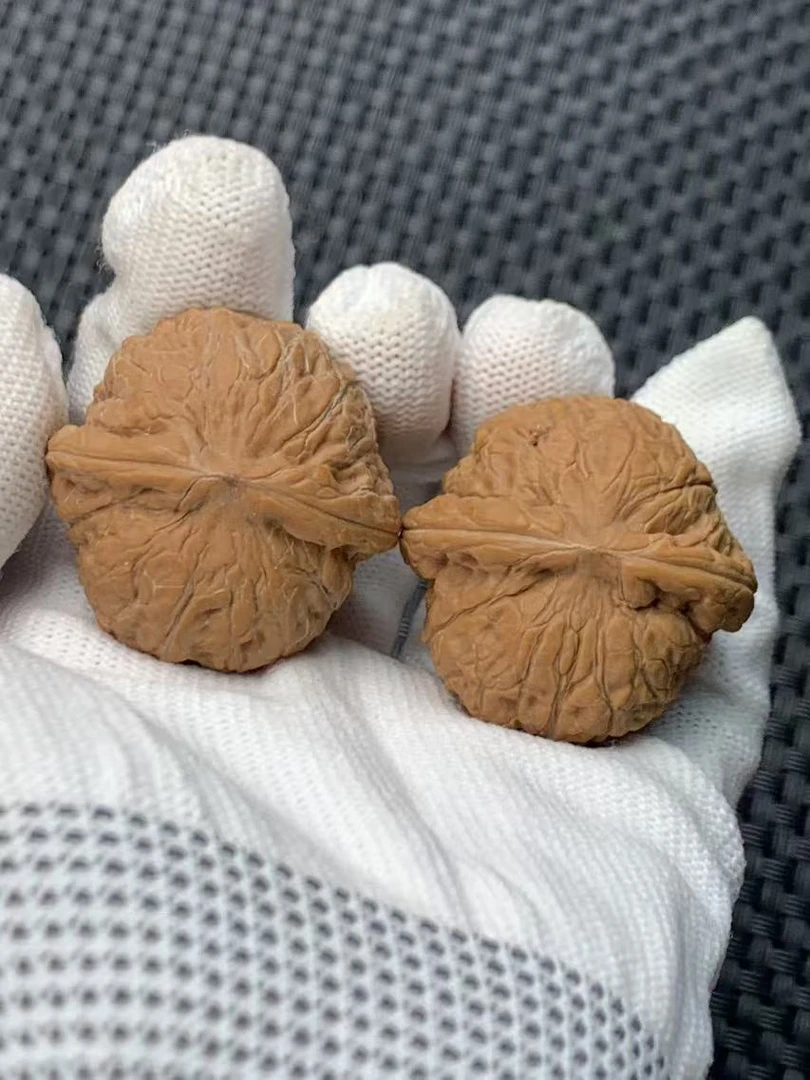 乾隆磨文玩核桃对核桃35左右