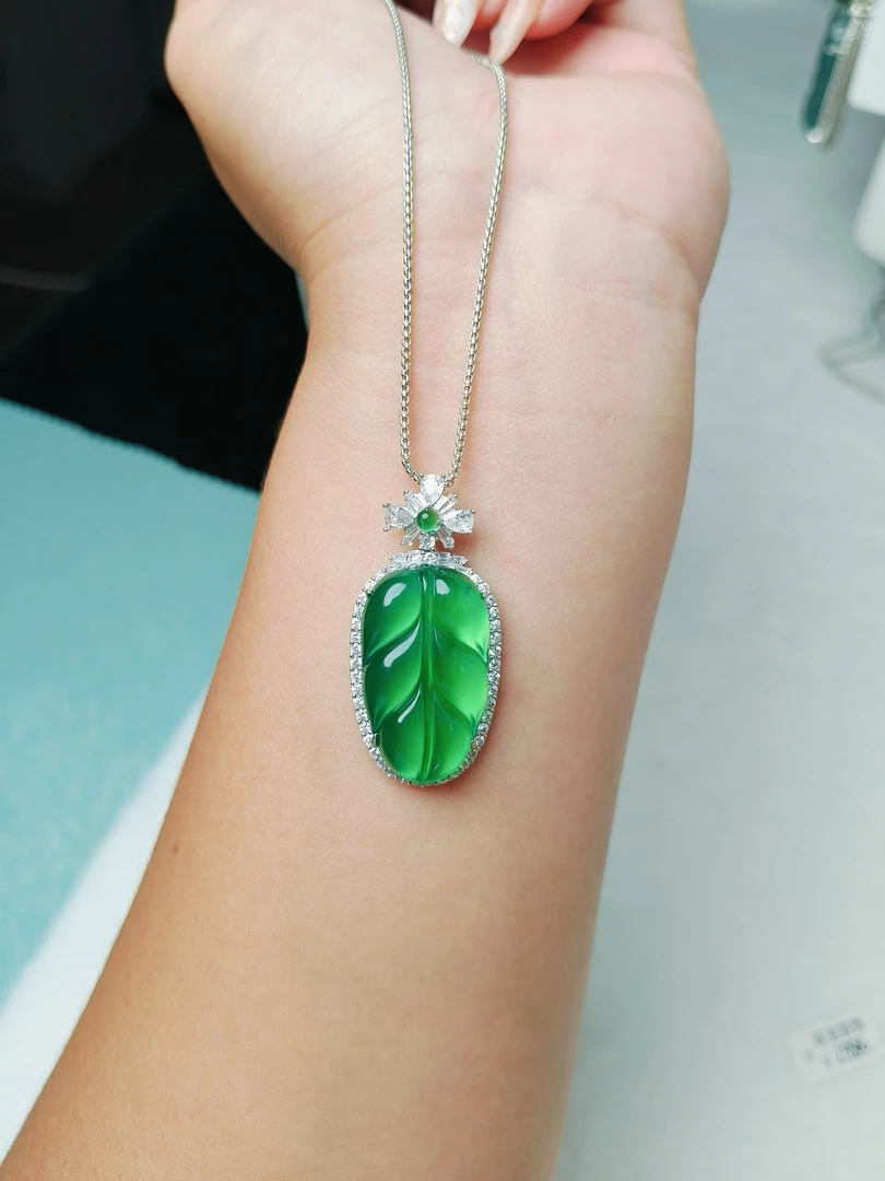 正品天然s925银满绿色金枝玉叶玉髓吊坠