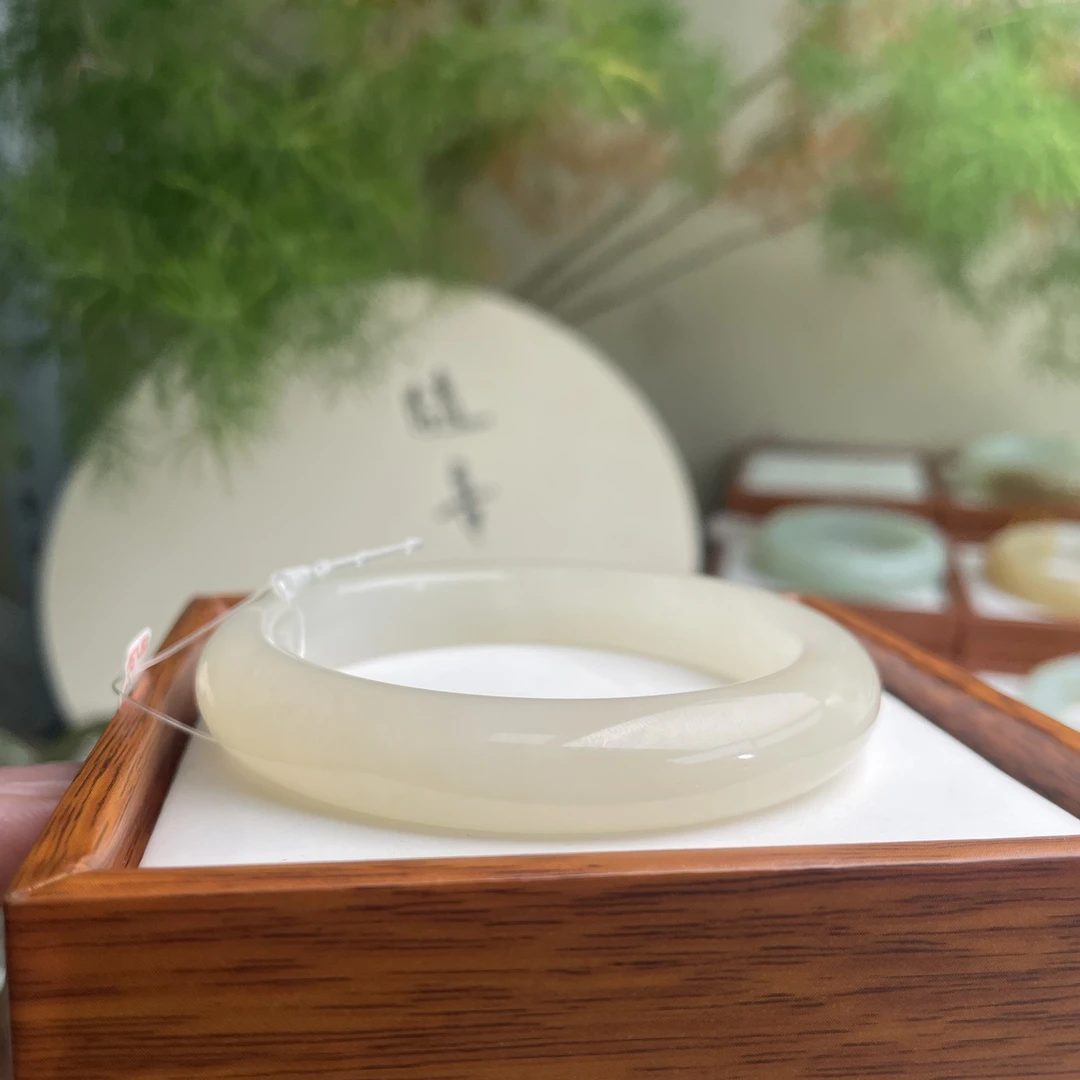 天然和田玉手镯冰藕粉百搭女士