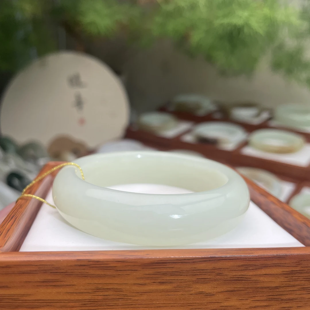 新疆天然和田玉手镯女款时尚女士