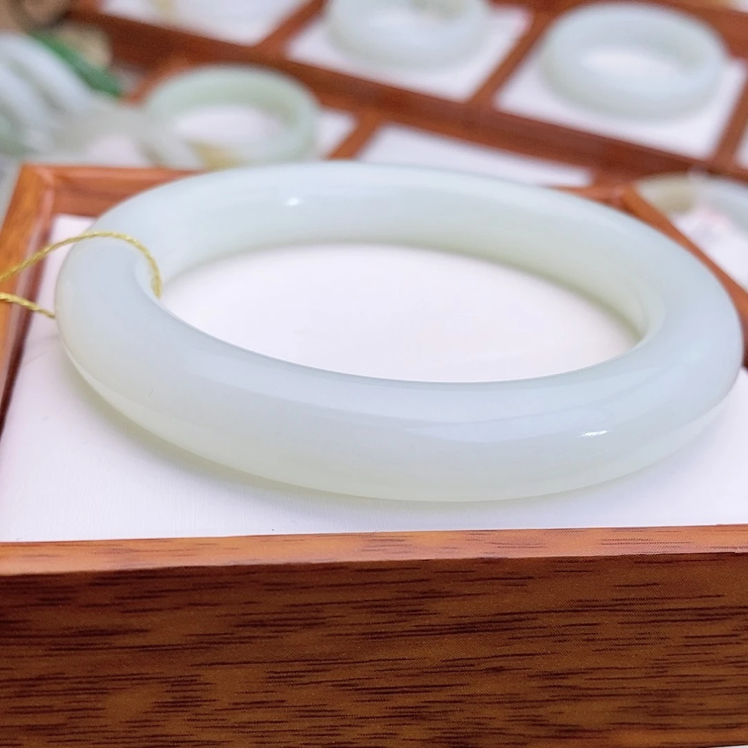 和田玉手镯未镶嵌58.6