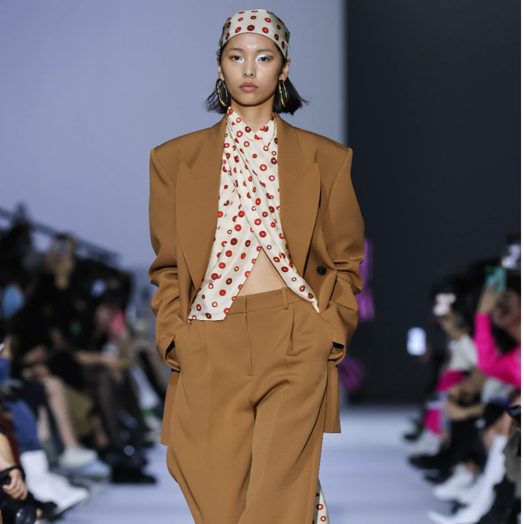 a戒·设计师款时尚休闲套装