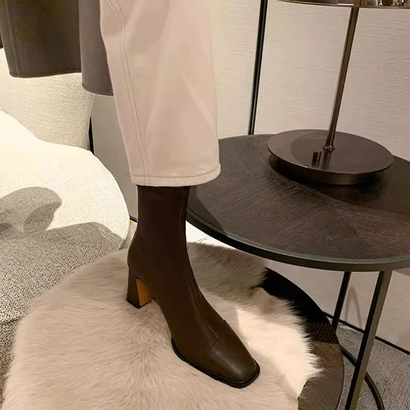 香港高跟短靴女靴2025秋冬新款韩版百搭细跟粗跟英加时尚显瘦短靴