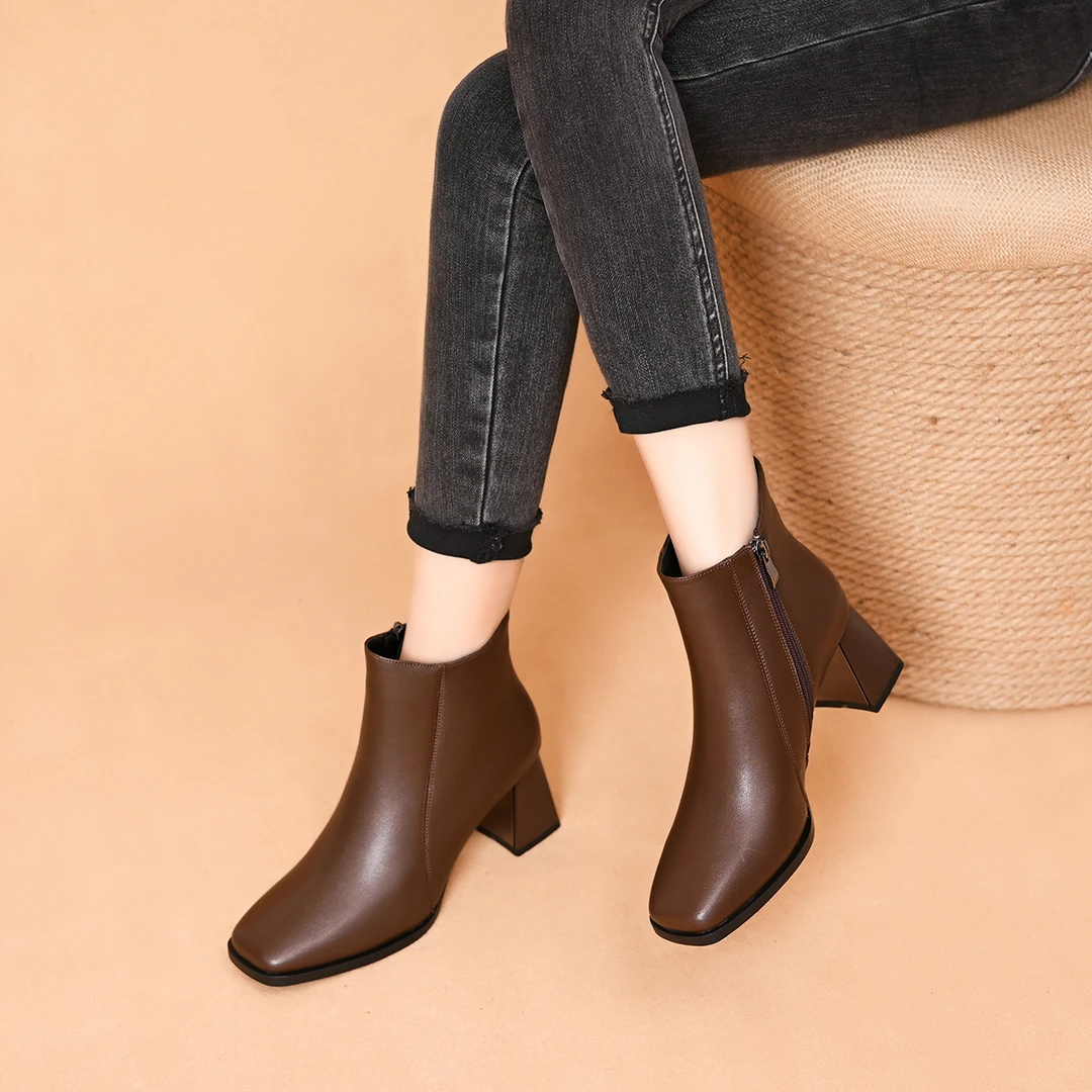 粗跟小短靴2024新款春秋英伦方头秋冬百搭加绒高跟女皮鞋马丁靴