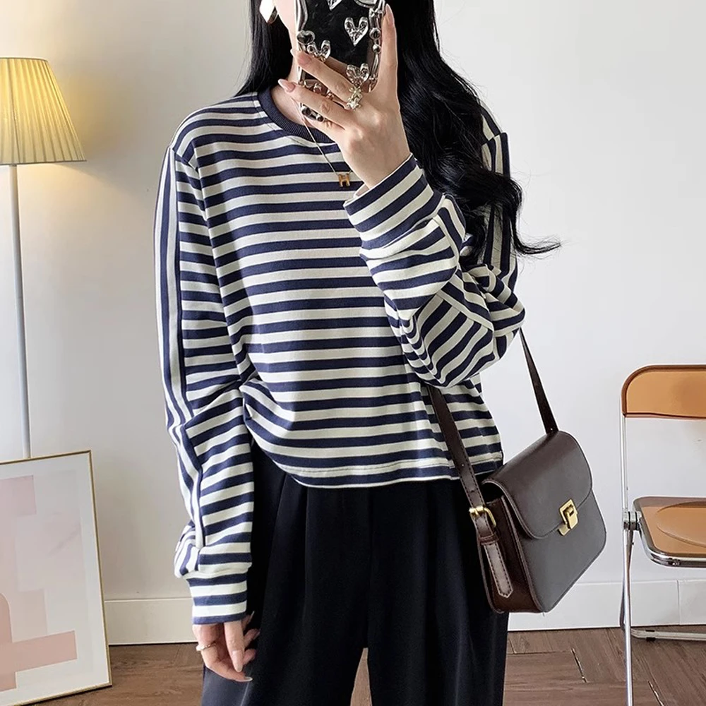 撞色条纹百搭圆领长袖卫衣女秋冬新款设计感个性短款休闲棉质上衣