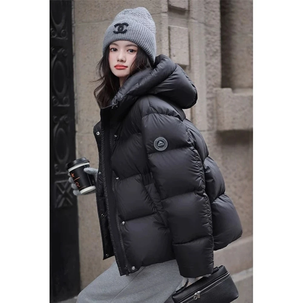 羽绒服女高级感长短款2025时尚连帽加厚设计感袖标保暖情侣面包服