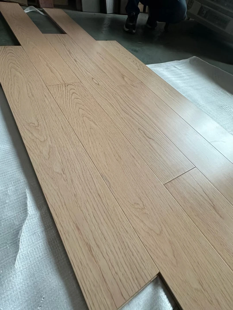 实木多层地板本色