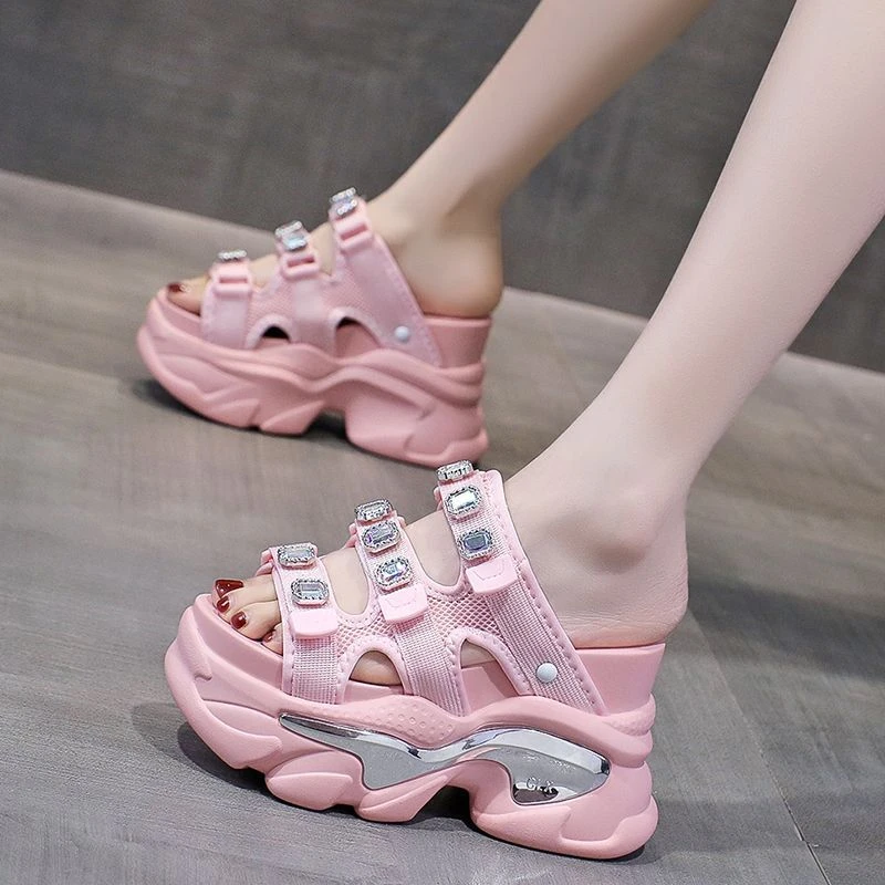 2025年夏季新款网红小众气质百搭仙女风凉鞋厚底松糕鞋一字凉鞋