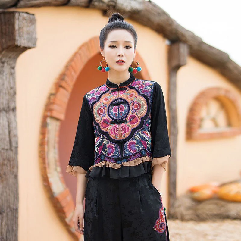 秋装新品女装薄款初秋民族风缎面重工刺绣高级短款上衣外套七分袖