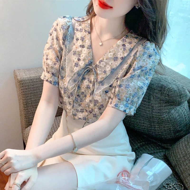2024夏季新款女装碎花娃娃领上衣短袖别致设计感衬衫漂亮雪纺