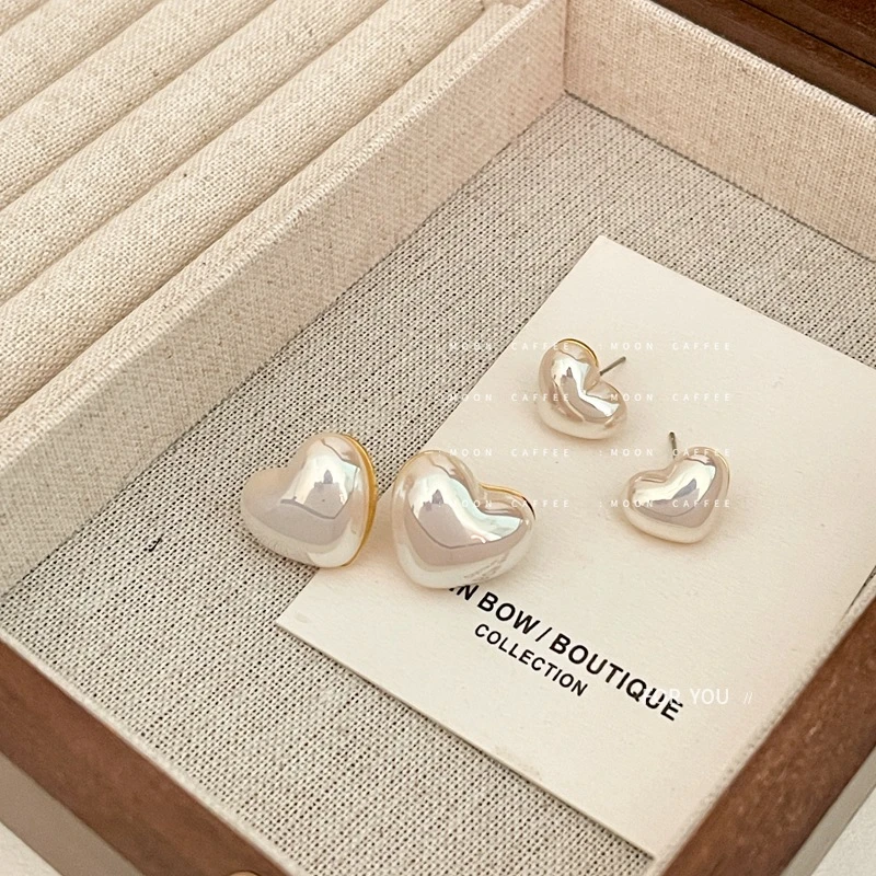 铜合金仿珍珠耳饰 【心动】爱心耳钉小香风百搭轻奢复古法式设计感