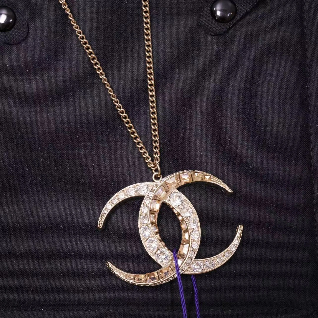 99新 Chanel/香奈儿 新款金色满钻大号双C大月亮项链 03350