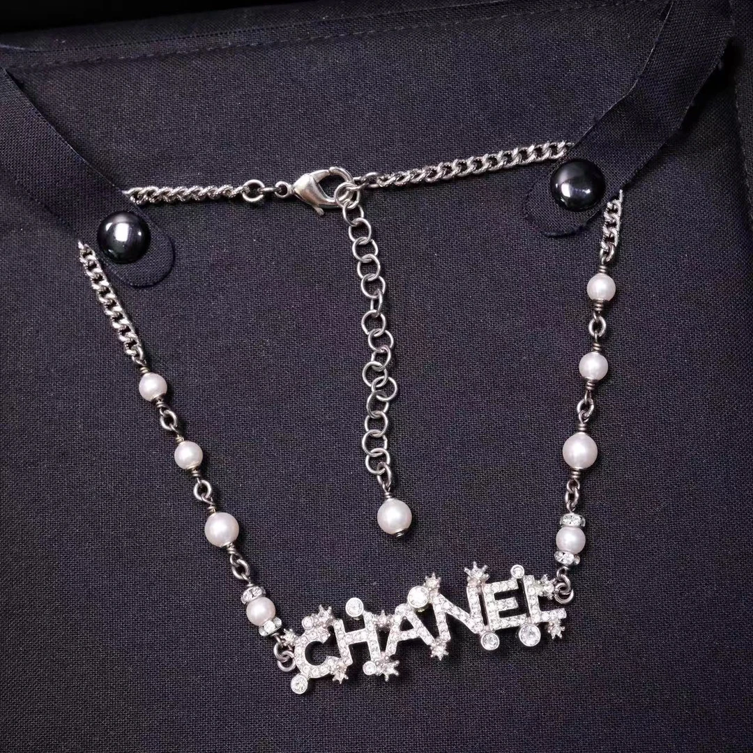未使用 Chanel/香奈儿 新款银色字母镶钻珍珠颈链 项链 05389