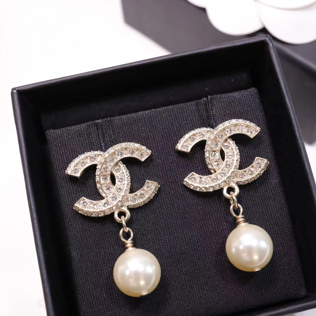 全新未使用 Chanel/香奈儿 双C满钻珍珠吊坠耳环 01290
