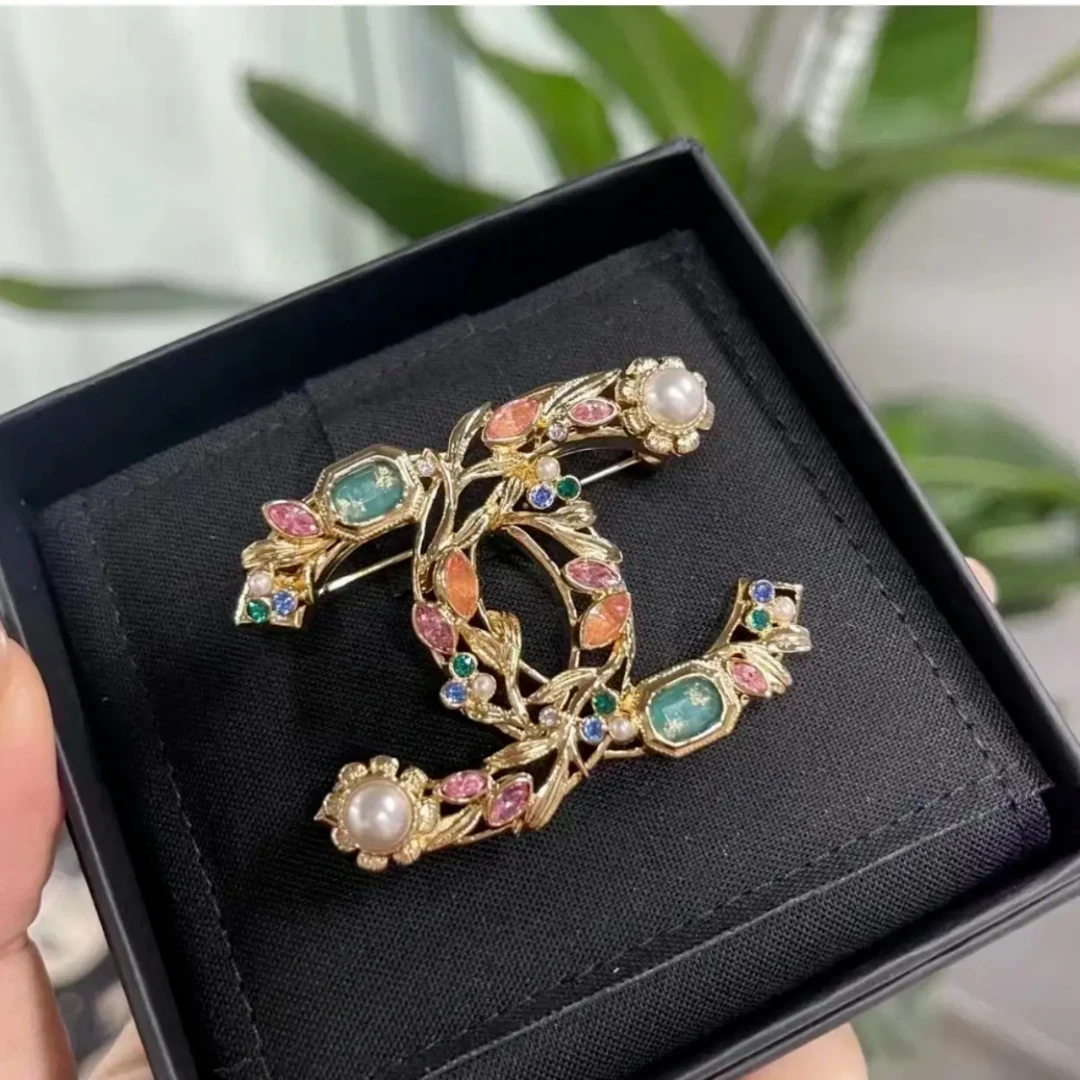 未使用 Chanel/香奈儿 彩宝复古金色中号胸针  03768