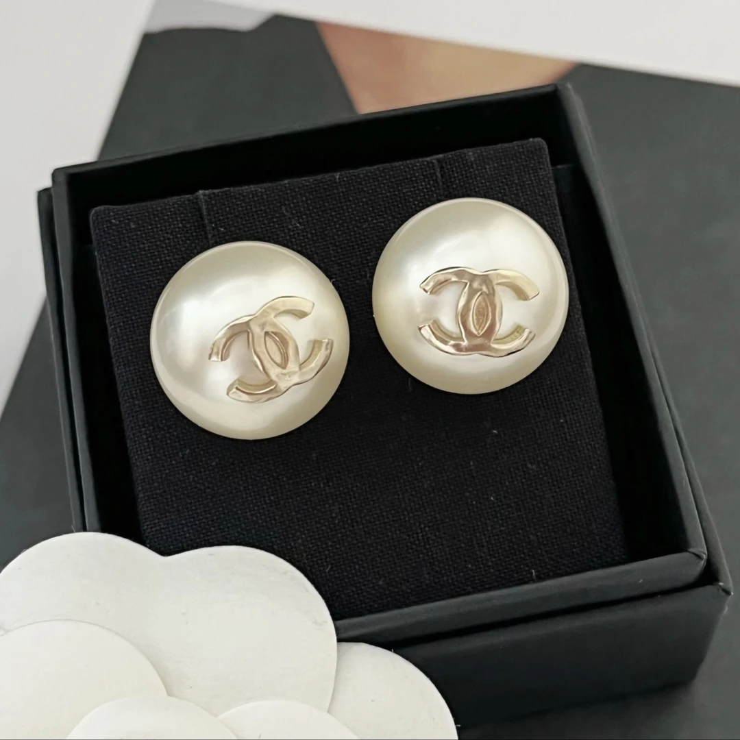 全新未使用 Chanel/香奈儿 圆球形珍珠耳钉 05454