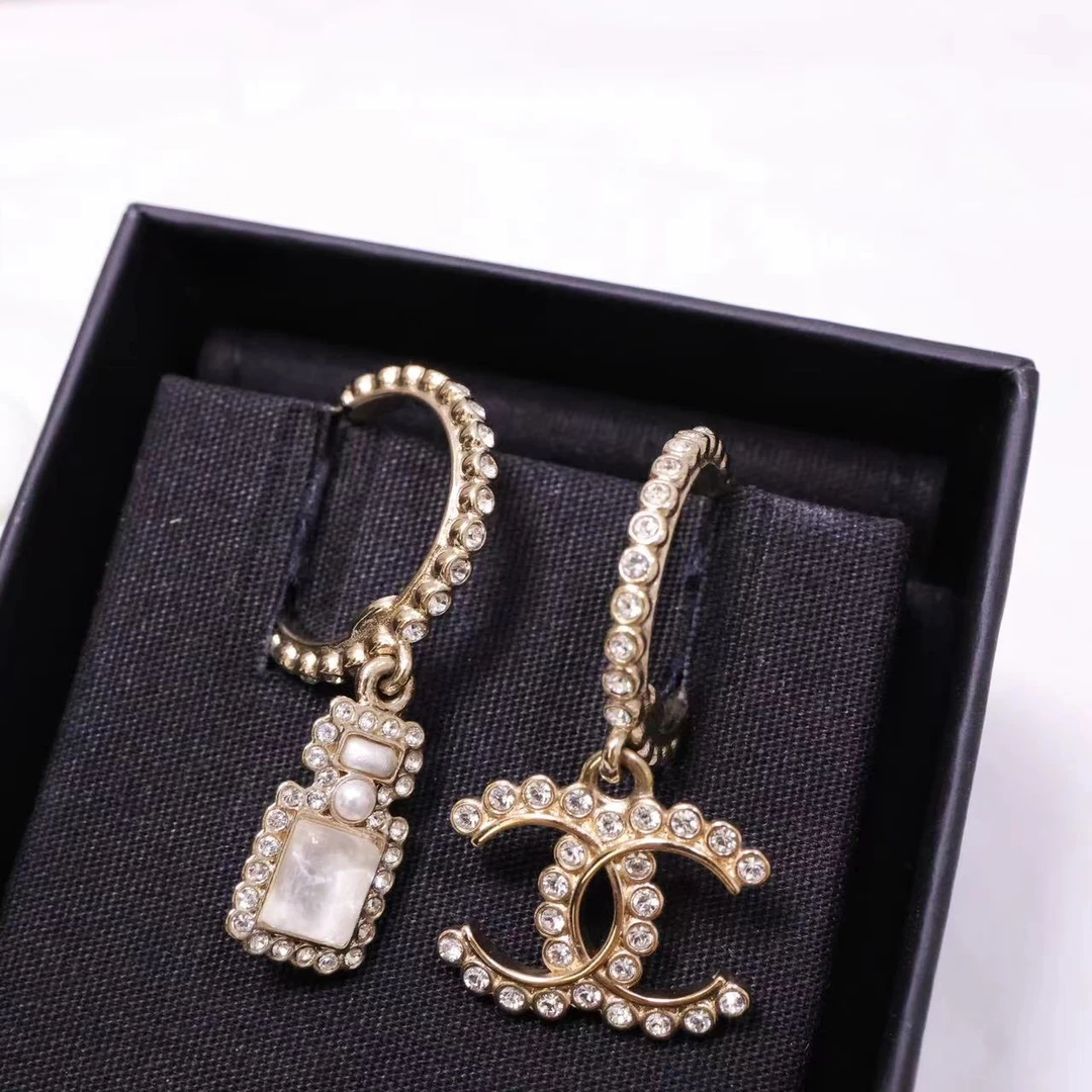全新未使用 Chanel/香奈儿 不对称双C镶钻香水瓶耳钉 耳环03326