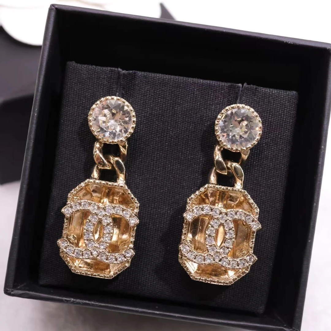 未使用 Chanel/香奈儿 24c金色圆钻镂空双C方糖耳环 05937