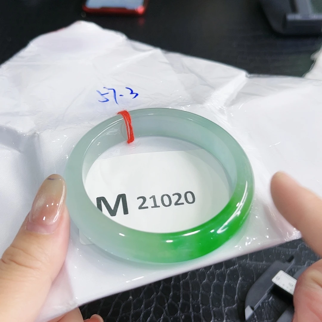 翡翠手饰未镶嵌永**苑手镯