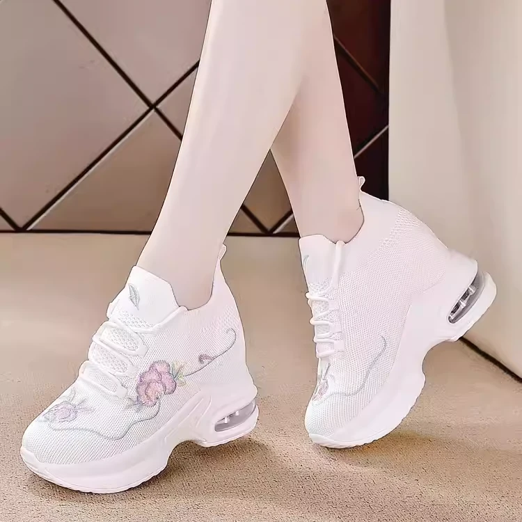 高档2025秋冬款加绒鞋子女汉服鞋增高10公分休闲鞋百搭民族风女鞋