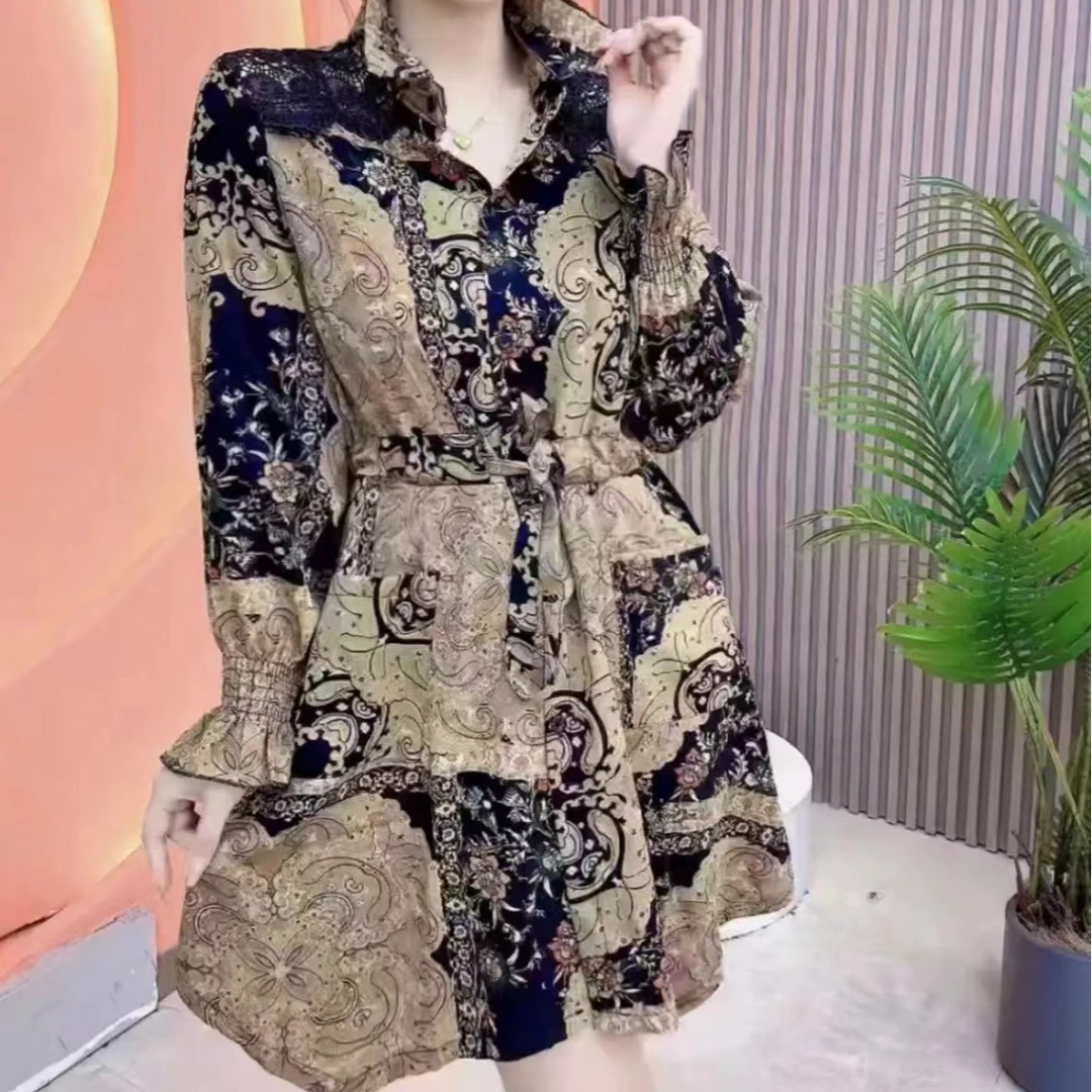 春季新款时尚女装宽松遮肚妈妈衬衫领双兜碎花连衣裙（花型不定位）