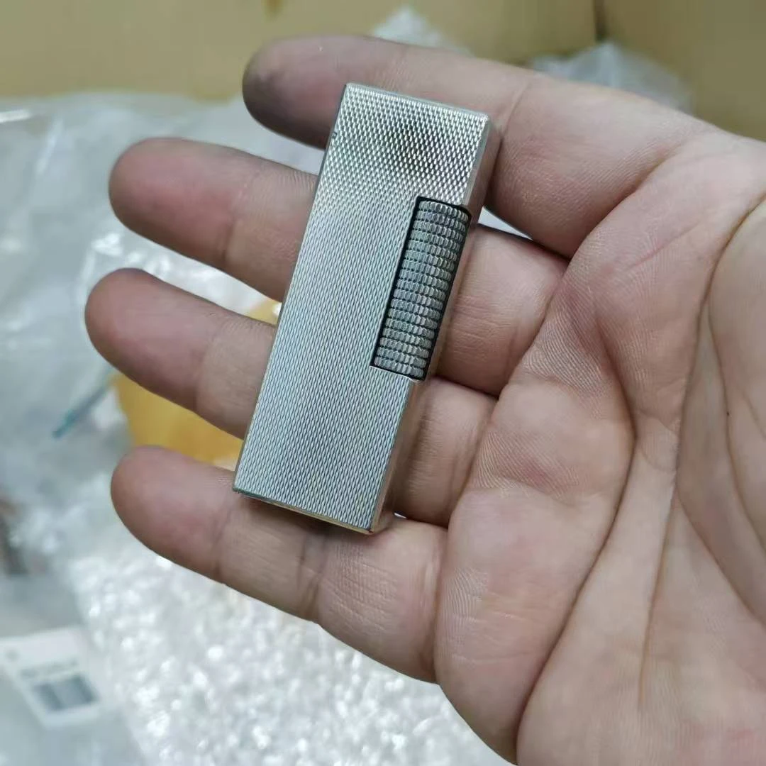 银色麦粒纹打火机