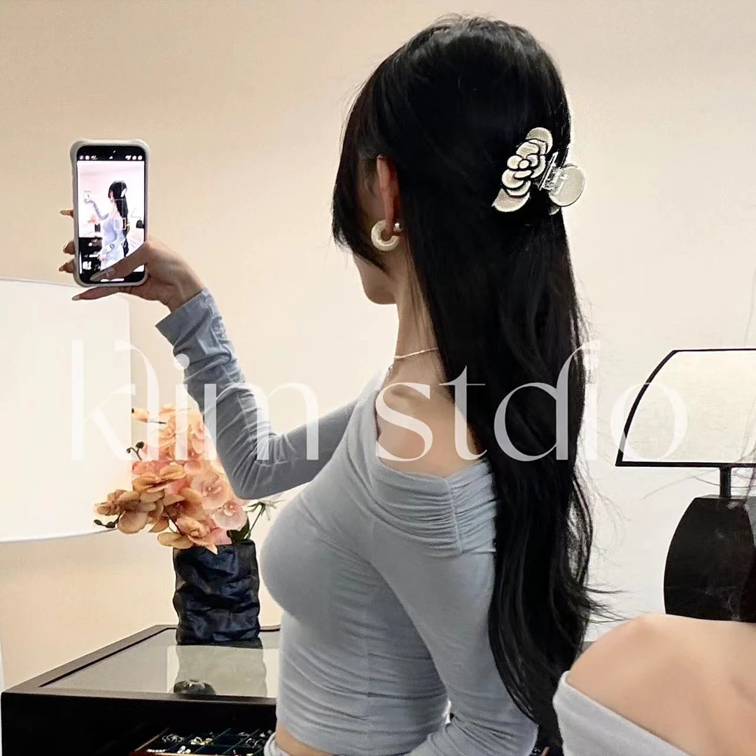 小香风复古高级感气质山茶花发夹黑色优雅醋酸立体花朵盘发鲨鱼夹