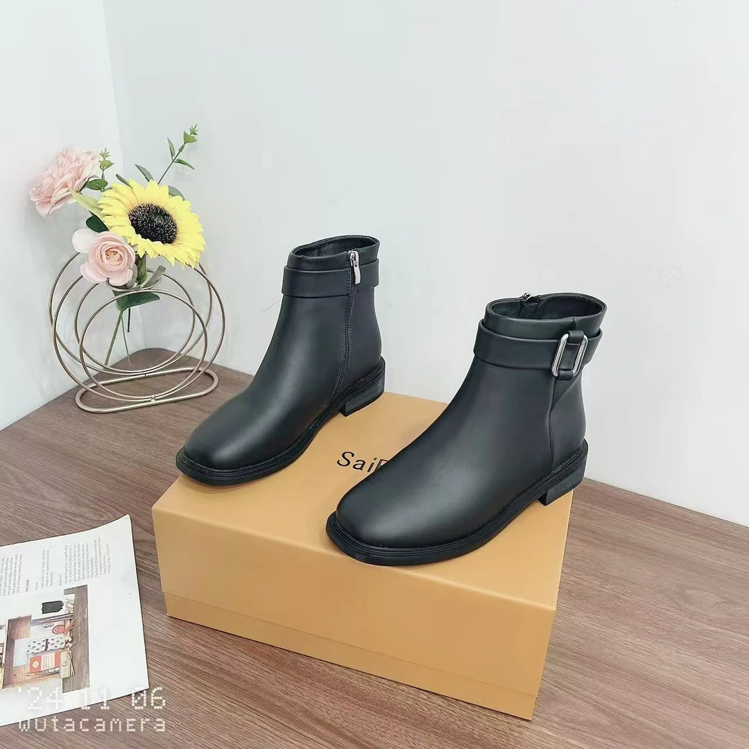 2597B   新款时尚靴子女时尚圆头平底女短靴加绒