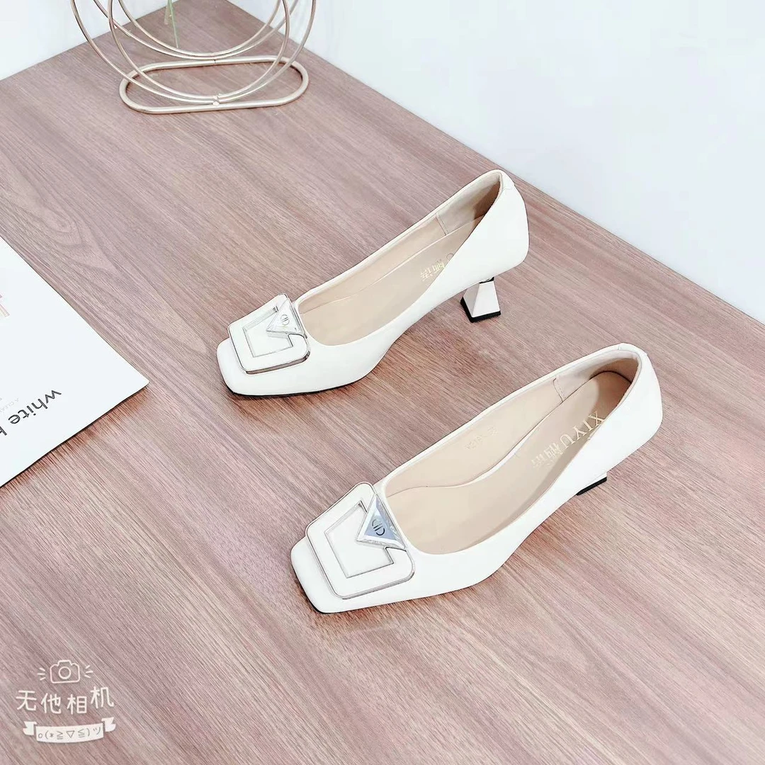 新款百搭气质方头粗跟浅口软底单鞋Y2185