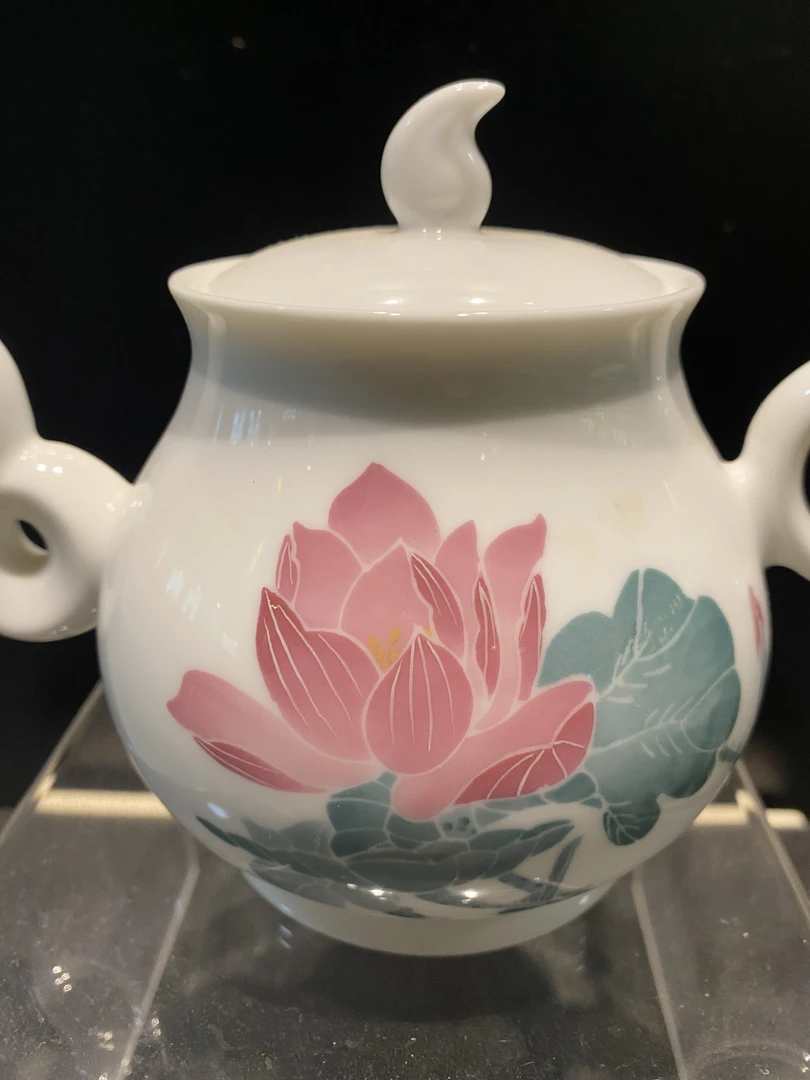 高白泥釉中彩茶壺，部所