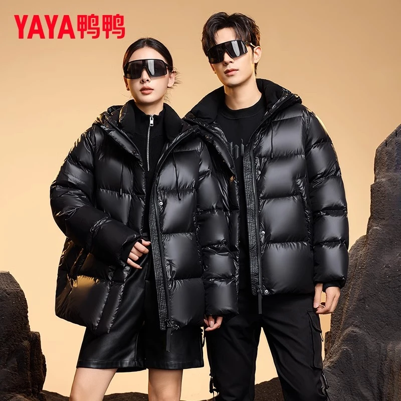 鸭鸭短款连帽情侣同款2025冬季新款潮流韩版保暖加厚黑金鸭绒外套