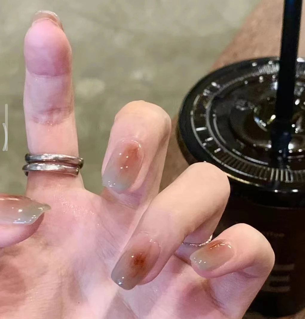 Y52【超短梯】美拉德风雾霾蓝焦糖渐变纯欲琥珀晕染穿戴式甲片