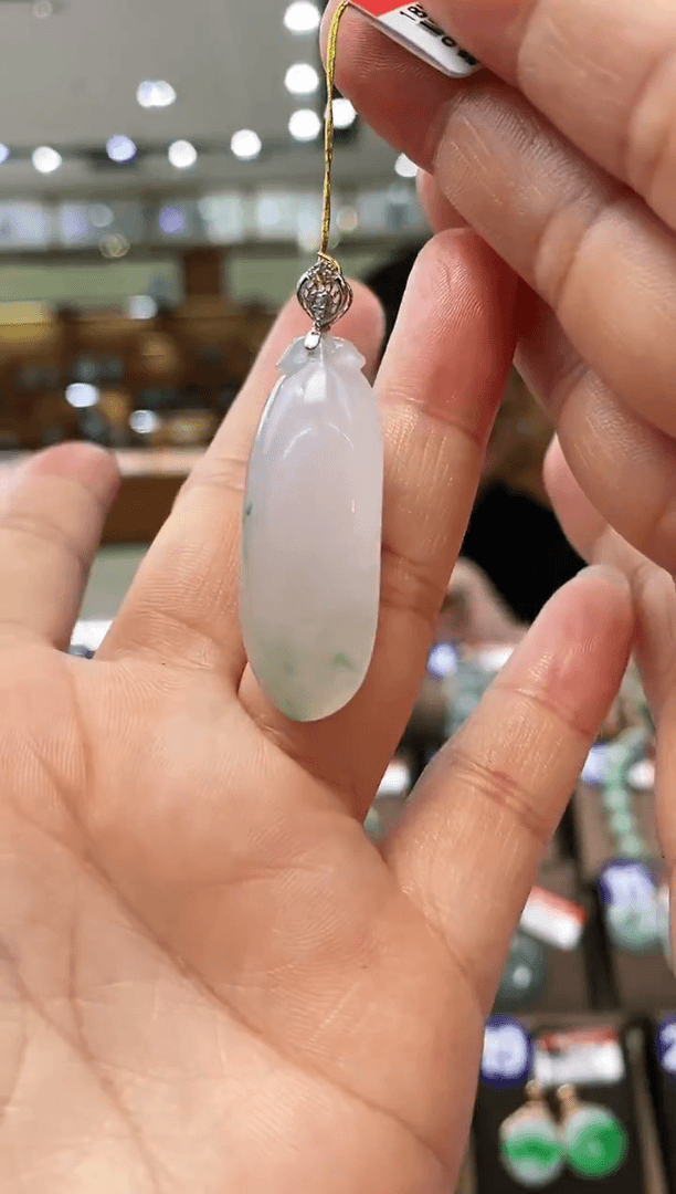 【闪购商品】翡翠颈饰18K金镶嵌福瓜