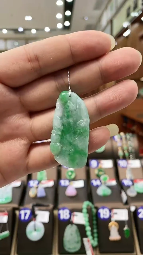 【闪购商品】翡翠颈饰未镶嵌花件