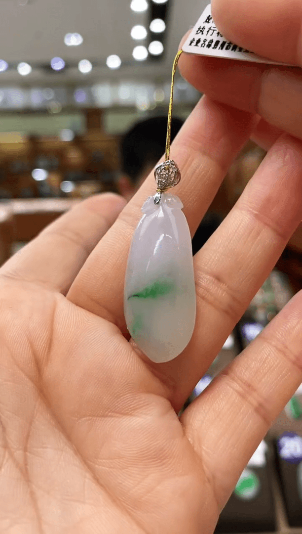 【闪购商品】翡翠颈饰18K金镶嵌福瓜