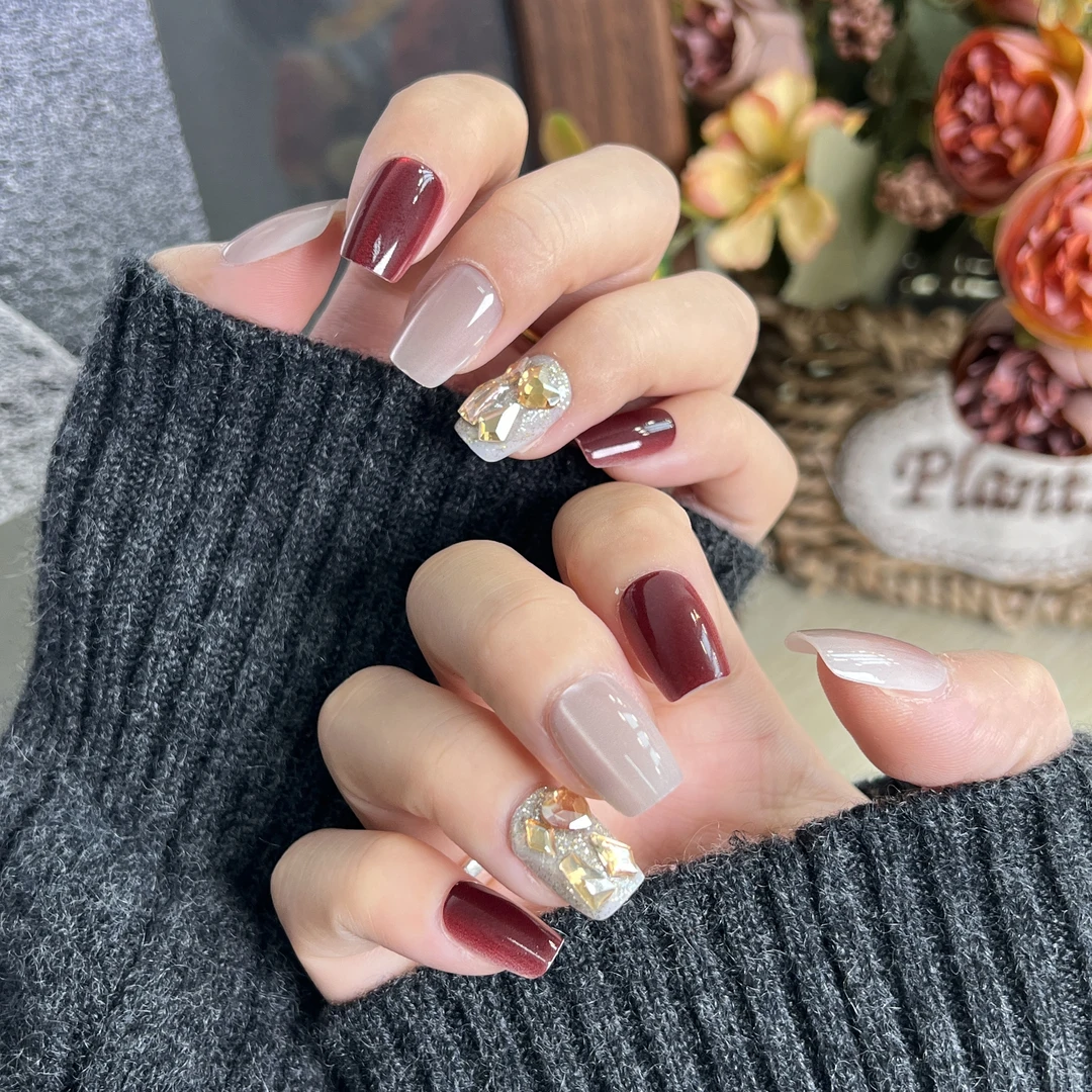 (满钻系列)秋冬新年美甲穿戴气质短款猫眼显白高级可拆卸半手工