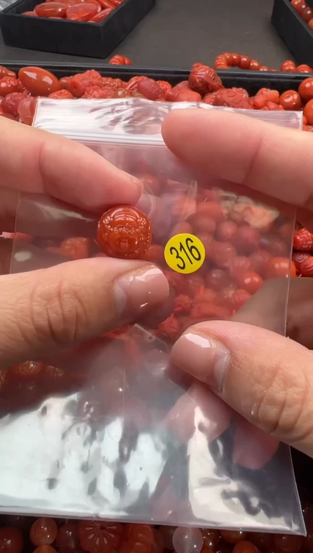 【闪购商品】南红玛瑙颈饰未镶嵌1