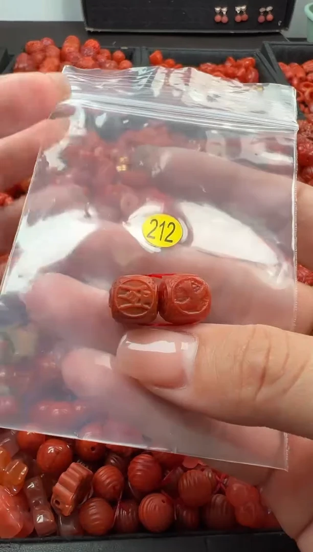 【闪购商品】南红玛瑙颈饰未镶嵌1