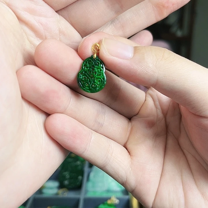 翡翠颈饰18K金镶嵌吊坠